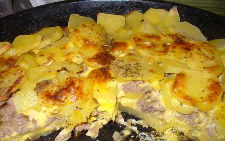 Вкусная и быстрая картофельная запеканка на сковороде Картофельная запеканка на сковородке